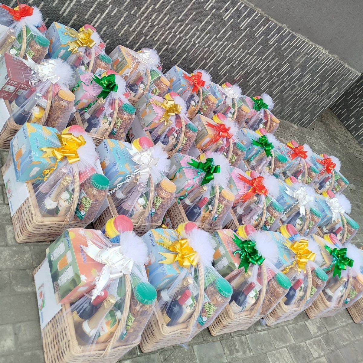 Christmas Food Basket Gift Ideas: 10 Options to Give 1 Wicker gift baskets wrapped in cellophane with colorful bows containing gourmet food treats.