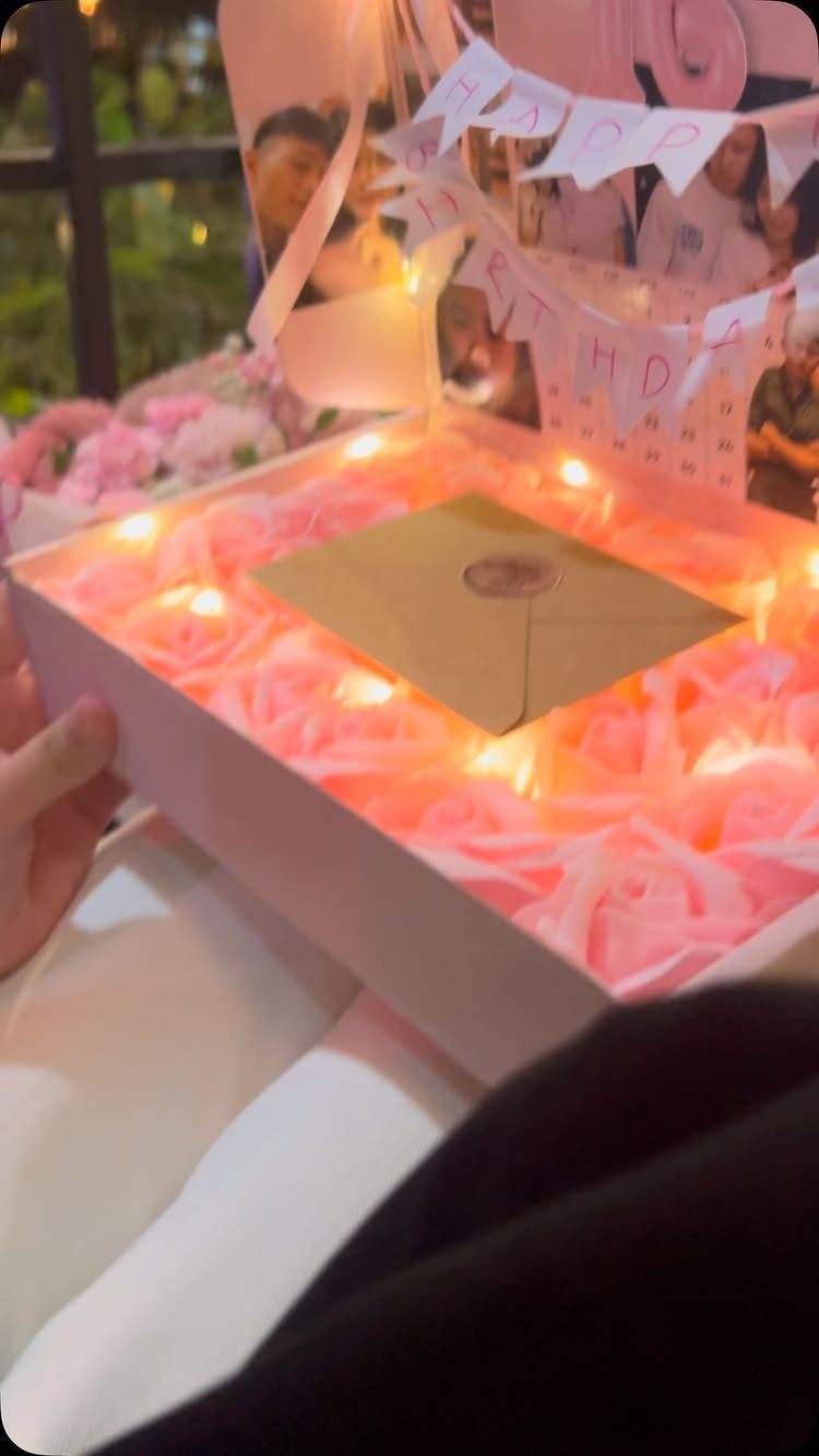 17 Creative Birthday Gifts for Friends and Family 8 Birthday gift box with pink roses, fairy lights, photos, and a birthday banner.