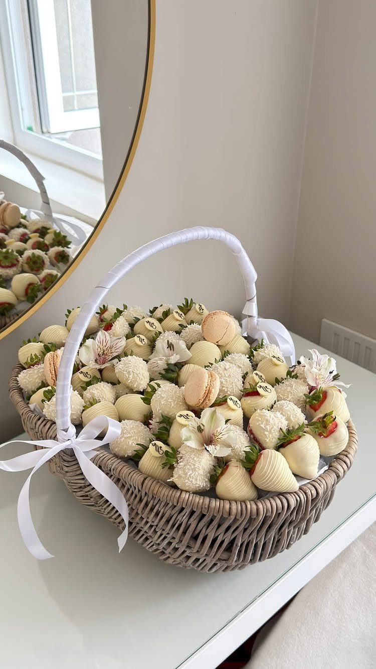 Gift Basket for Wedding: 5 Ideas for Couples and Guests 5 Wicker gift basket filled with white chocolate strawberries, macarons, and white flowers.